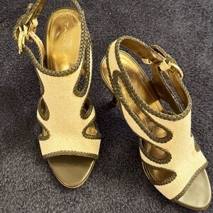Tahari Women's Cream and Brown Heels